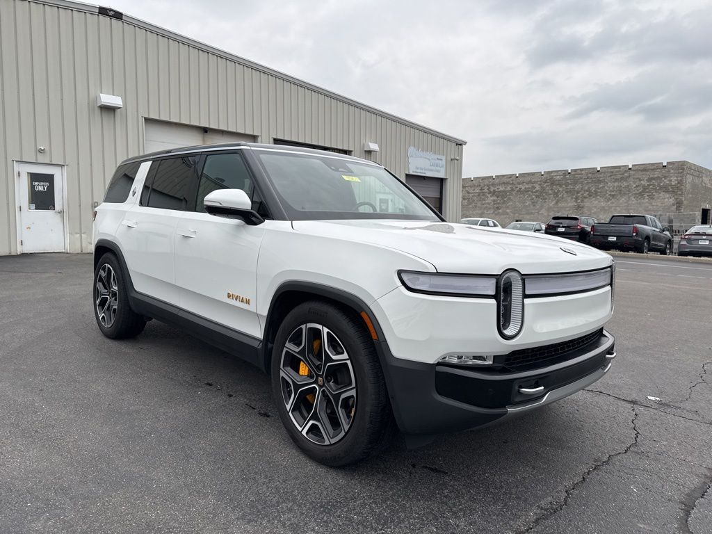 Glacier White 2022 Rivian R1S Launch Edition AWD SUV / Crossover All-Wheel Drive 1-Speed Automatic