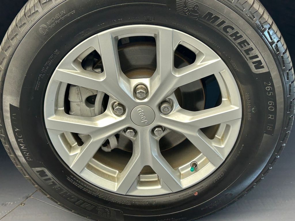 Used 2024 Diamond Black Crystal Pearlcoat Jeep Limited image 46