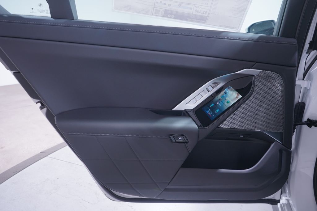 2025 BMW 7 Series 740i 13