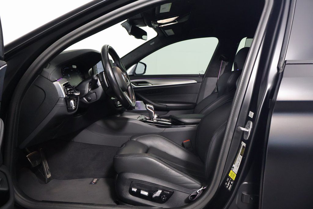 Thumbnail: 2023 BMW M5 - 10