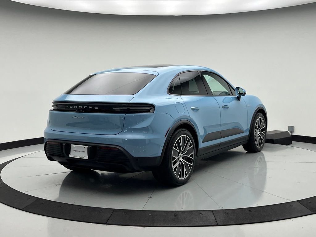 Thumbnail: 2025 Porsche Macan - 10