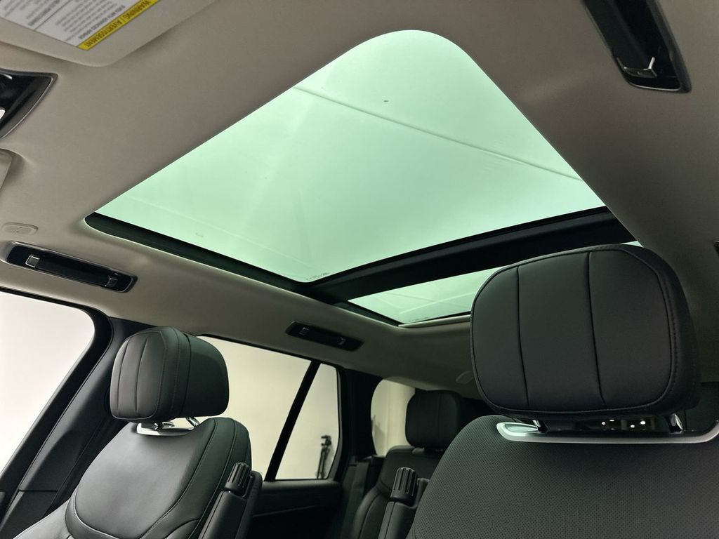 Thumbnail: 2025 Land Rover Range Rover - 11