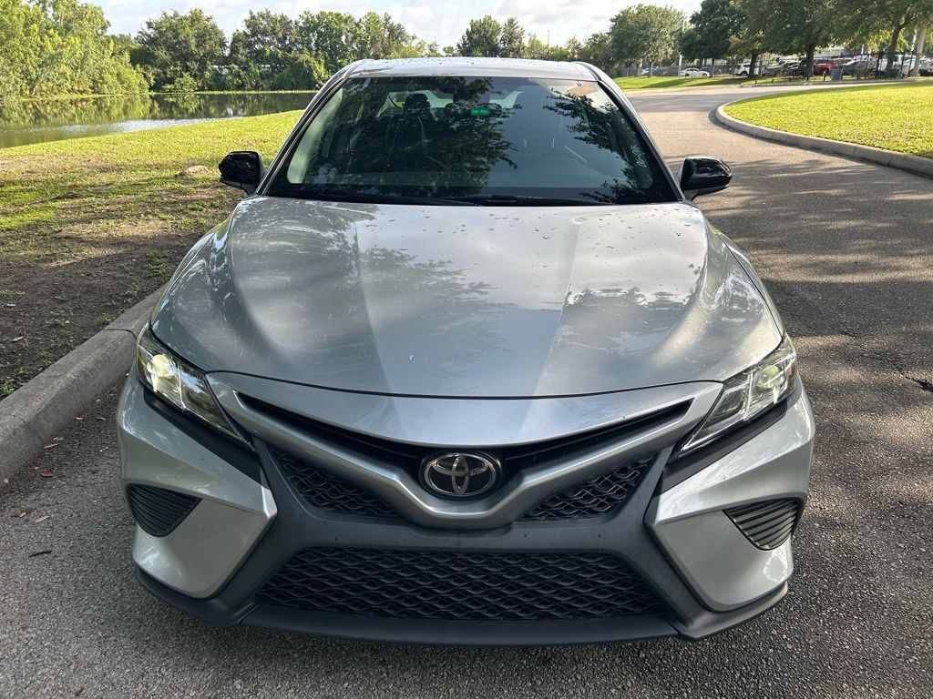 2020 Toyota Camry SE 8