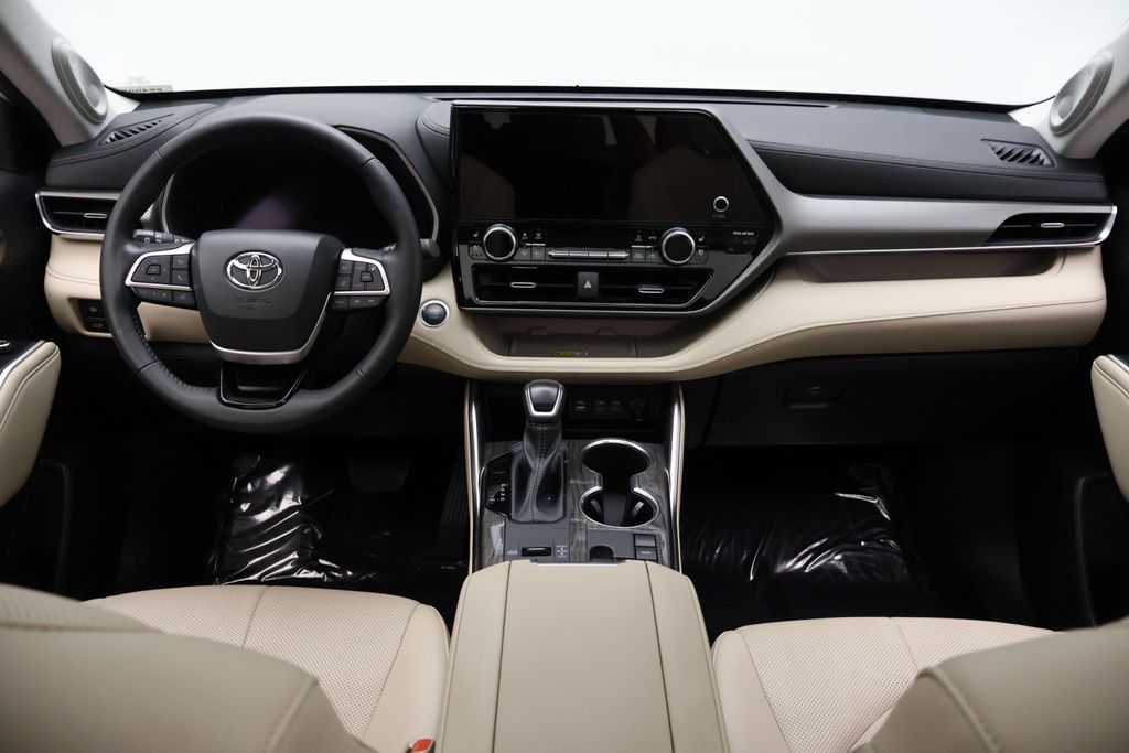 Thumbnail: 2024 Toyota Highlander - 24