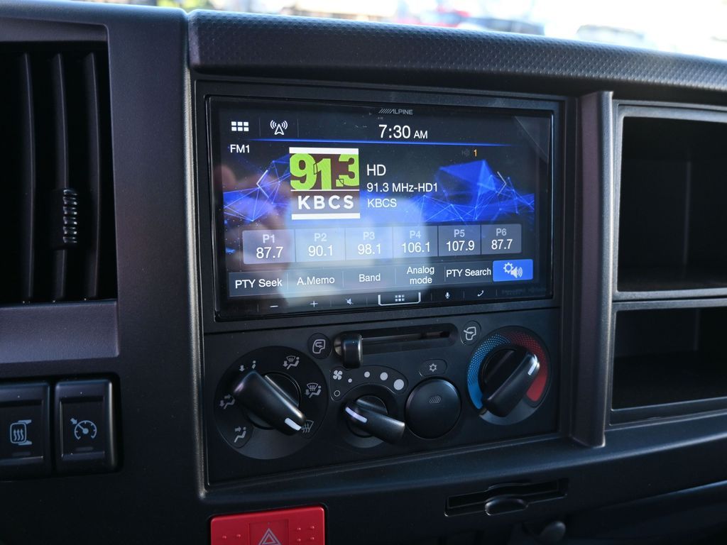 2024 Isuzu NPR HD 