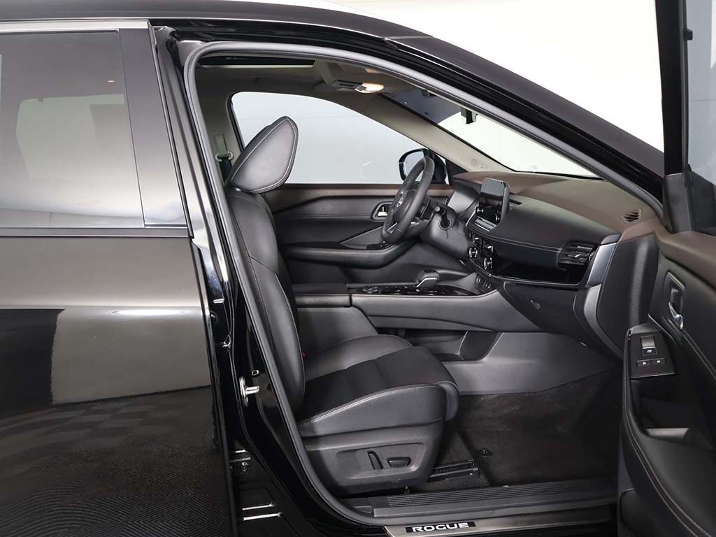 Used 2023 Black Nissan SL image 33