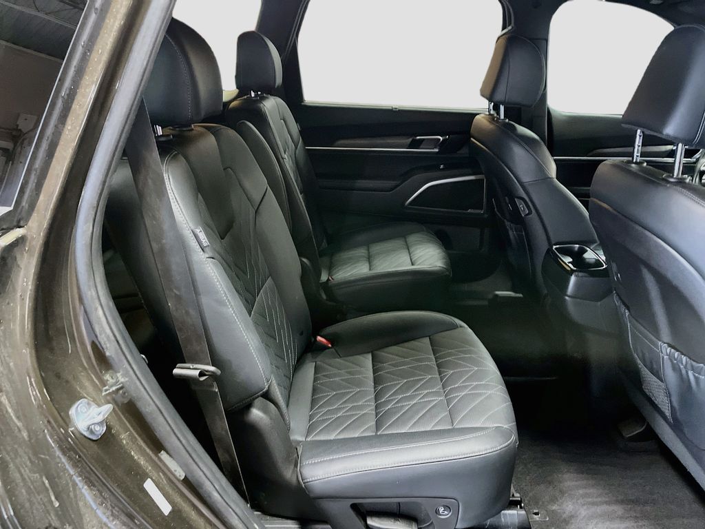 Used 2024 Green Kia EX X-Line image 29