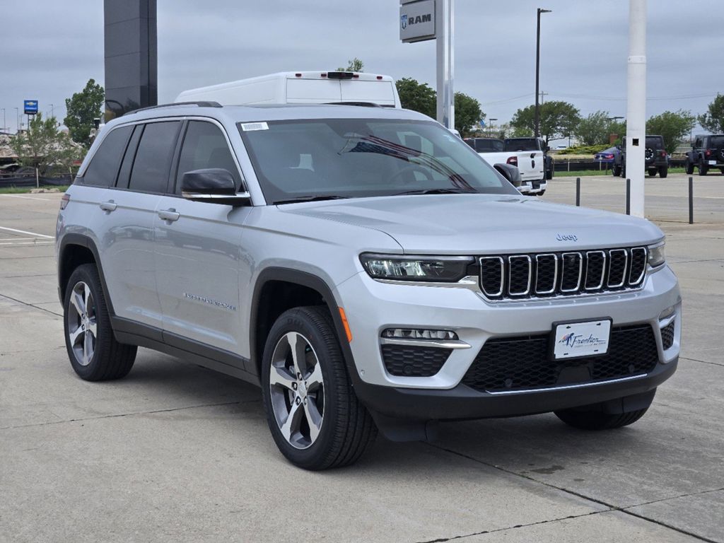 2024 Jeep Grand Cherokee  2