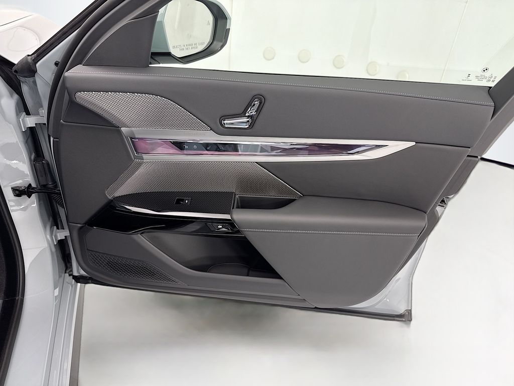 Thumbnail: 2026 BMW i7 - 24