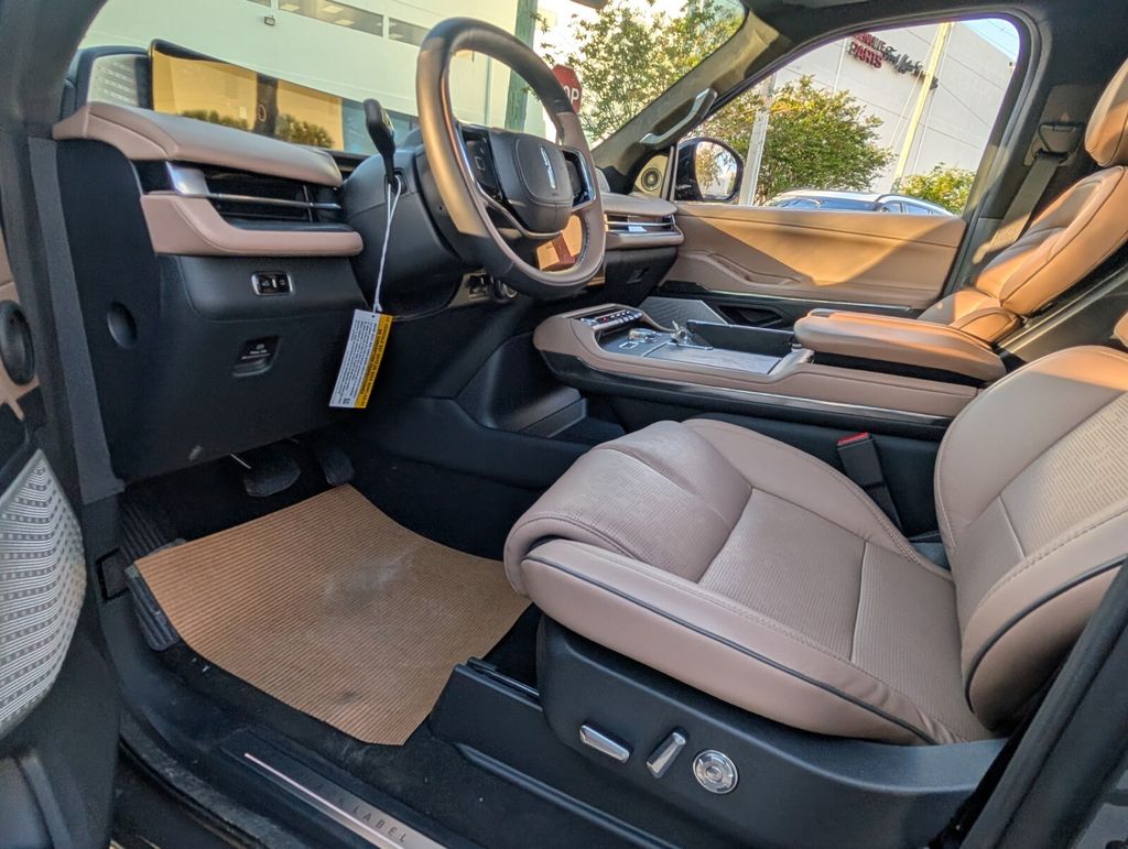 new 2026 Lincoln Navigator L car, priced at $127,665
