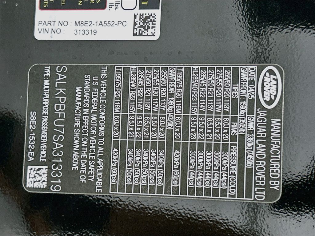 Used 2025  Land Rover SE image 34