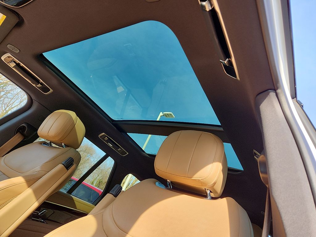 Thumbnail: 2023 Land Rover Range Rover - 14