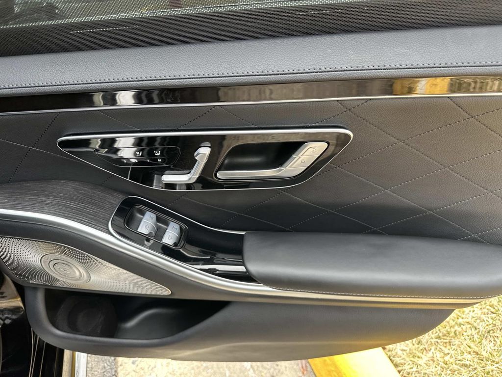 Thumbnail: 2022 Mercedes-Benz S-Class - 22