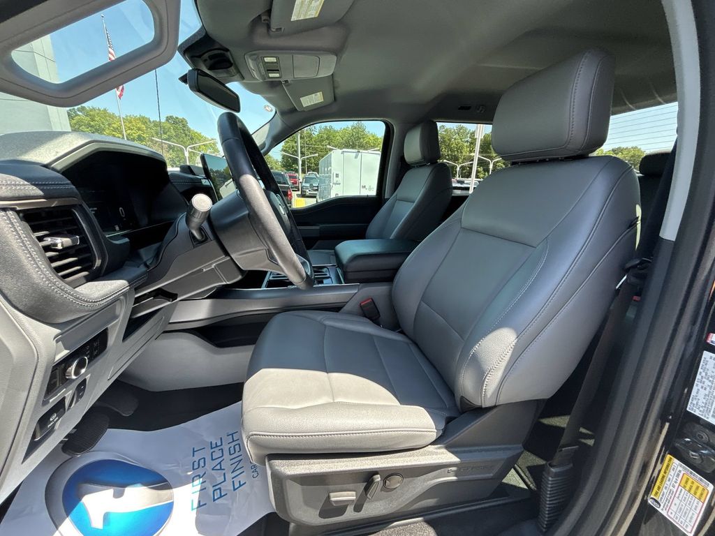 Used 2025 Black Metallic Ford Flash image 13