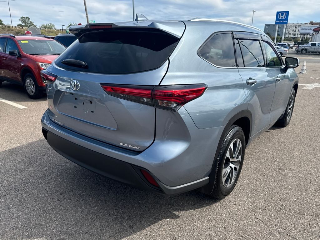 2022 Toyota Highlander XLE photo 10