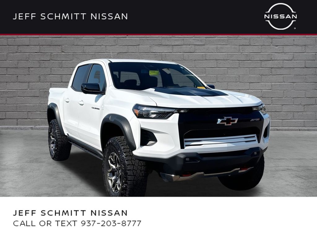 Summit White 2024 Chevrolet Colorado Pickup Truck Four-Wheel Drive 8-Speed Automatic