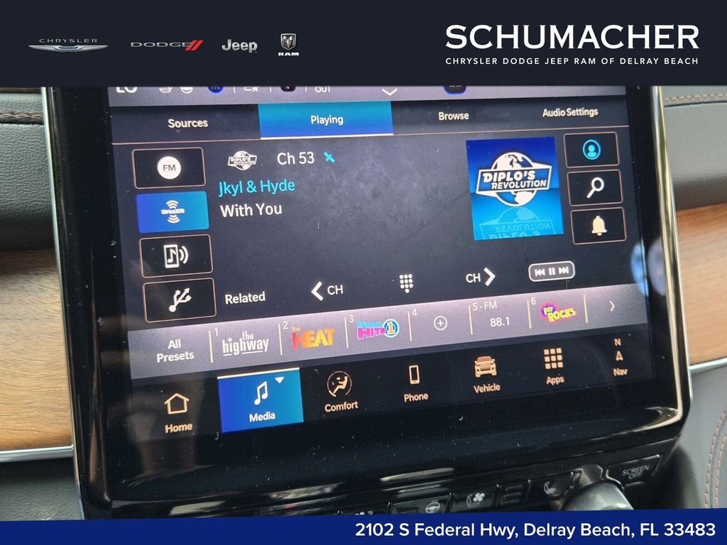new 2025 Jeep Grand Cherokee car, priced at $65,075