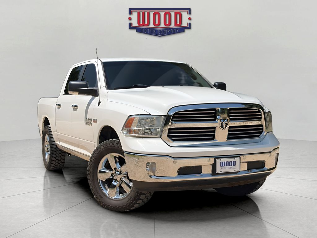 Bright White Clearcoat 2018 RAM 1500 Pickup Truck Four-Wheel Drive 8-Speed Automatic