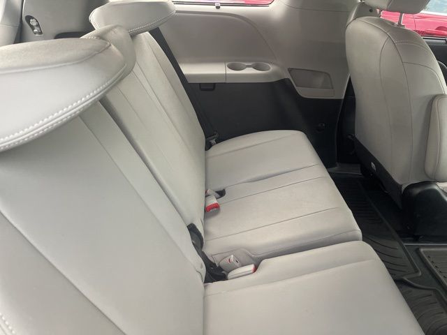 Thumbnail: 2019 Toyota Sienna - 8