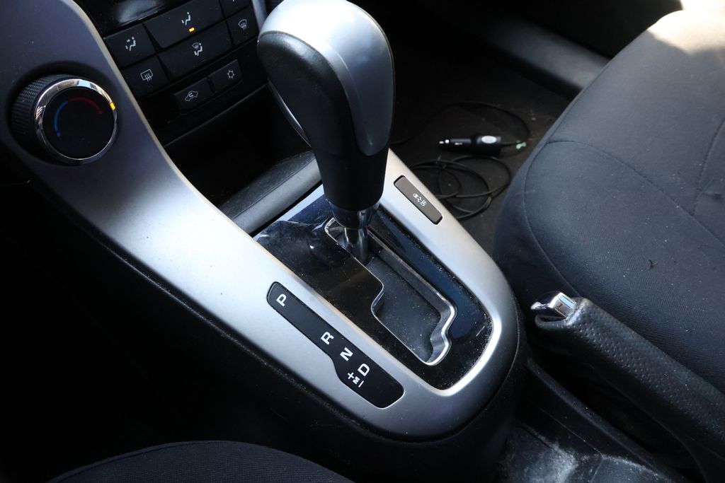 Thumbnail: 2012 Chevrolet Cruze - 24