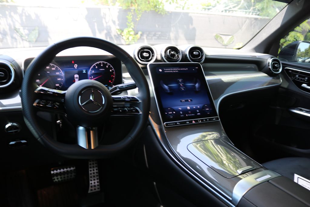 Used 2025  Mercedes-Benz GLC 300 image 14