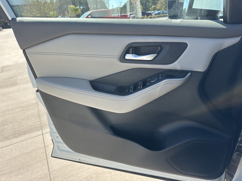 2024 Everest White Pearl Nissan Rogue SL FWD SUV