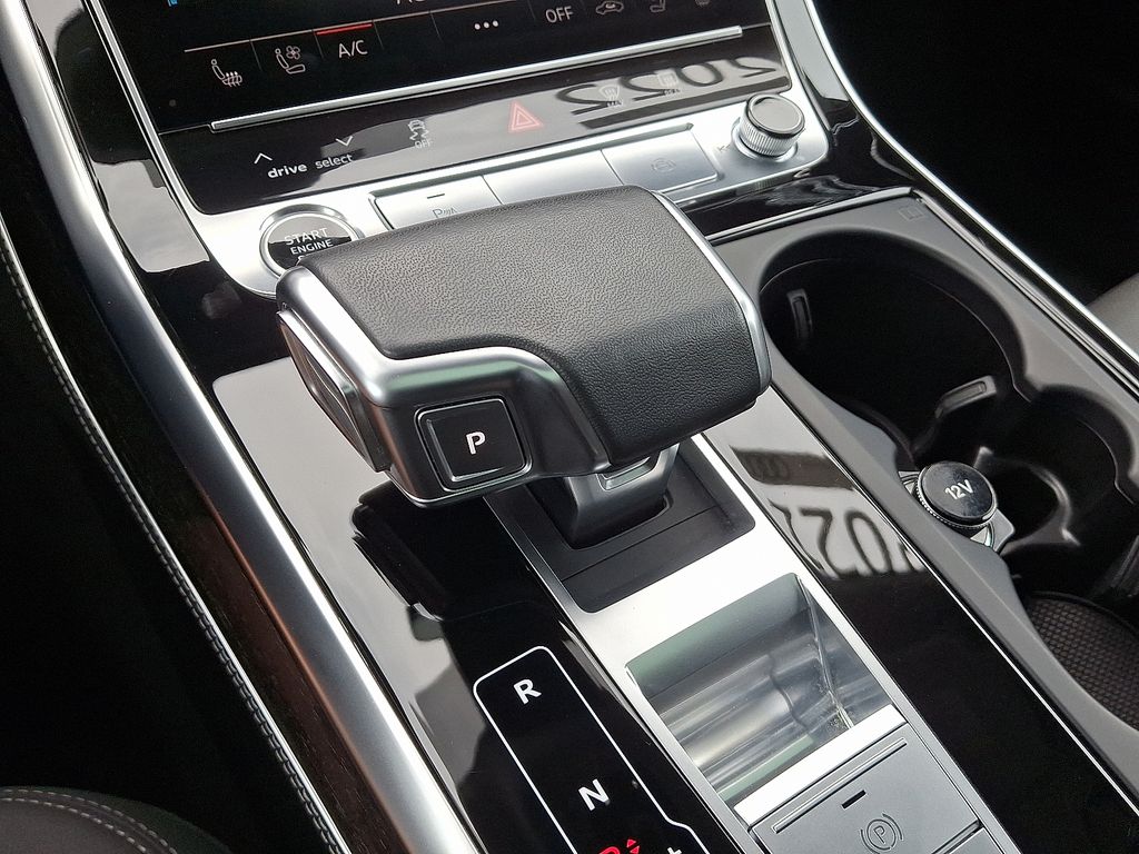 Thumbnail: 2022 Audi Q8 - 16