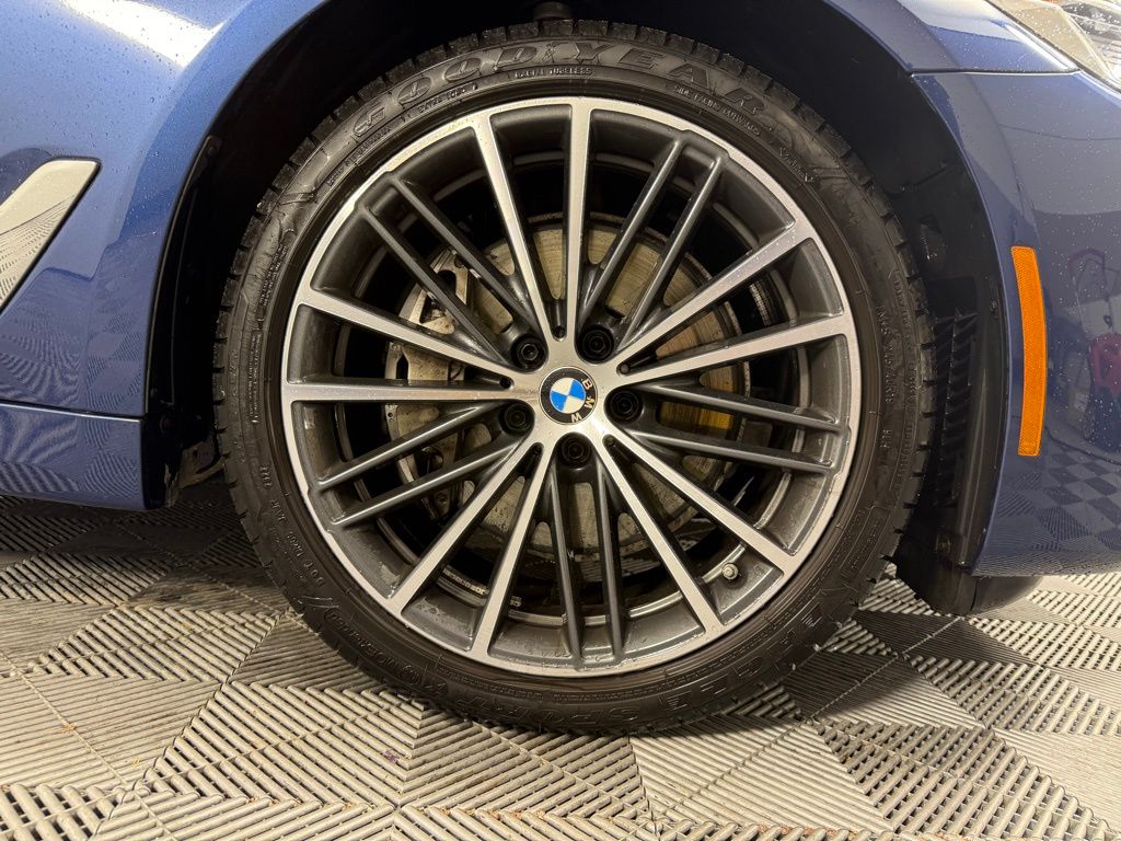 Thumbnail: 2023 BMW 5 Series - 11