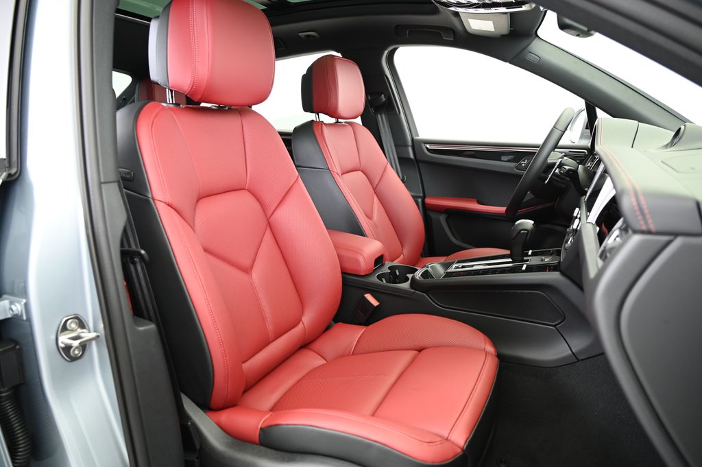 Thumbnail: 2025 Porsche Macan - 24