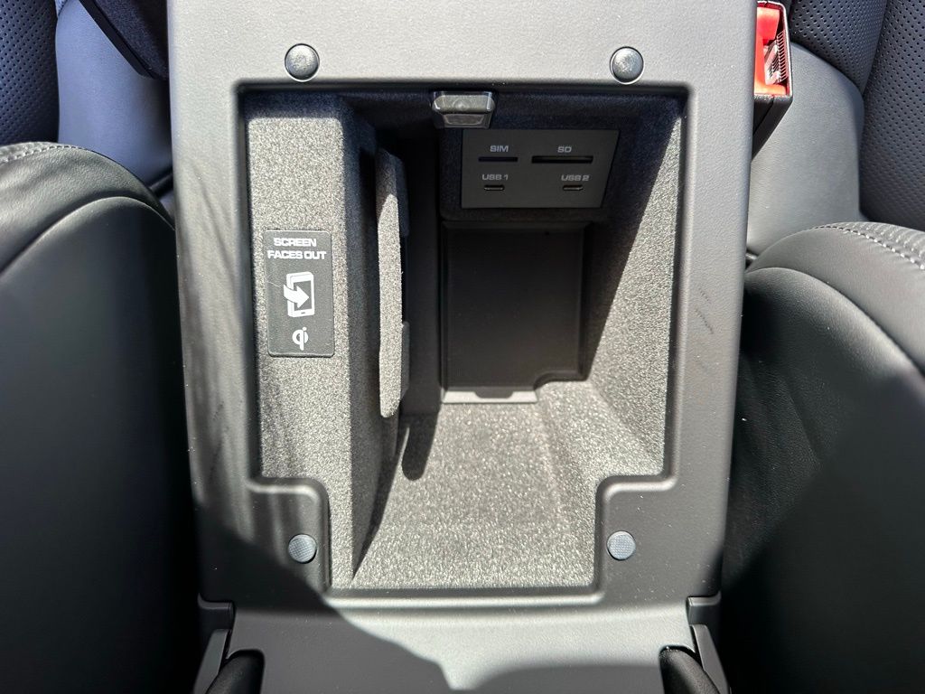 Thumbnail: 2026 Porsche Macan - 26