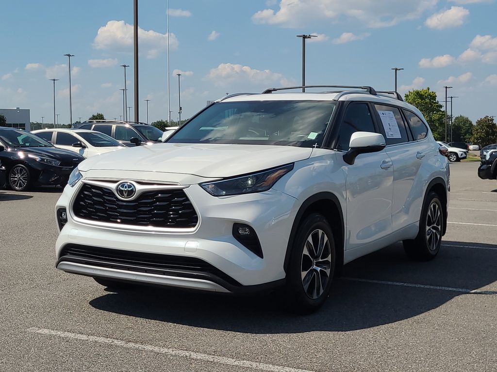 White (Wind Chill Pearl) 2024 Toyota Highlander SUV / Crossover Front-Wheel Drive 8-Speed Automatic
