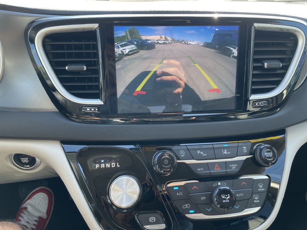 Used 2024 Chrysler Pacifica Van