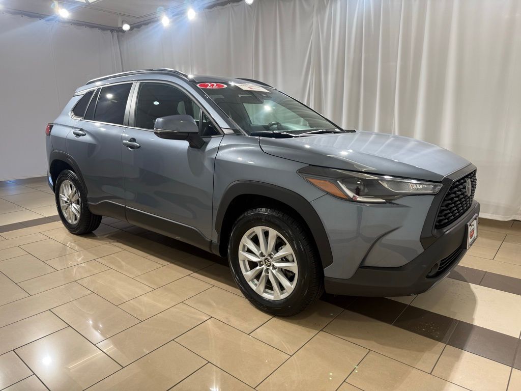 2022 Toyota Corolla Cross LE 8