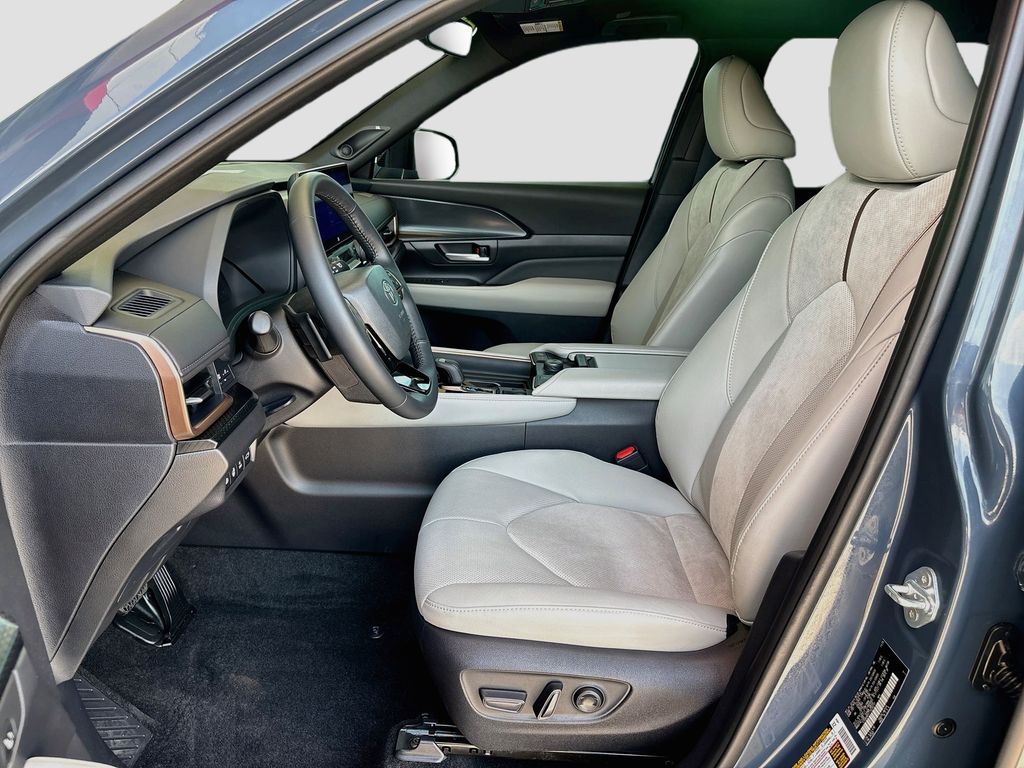 Thumbnail: 2026 Toyota Grand Highlander - 19