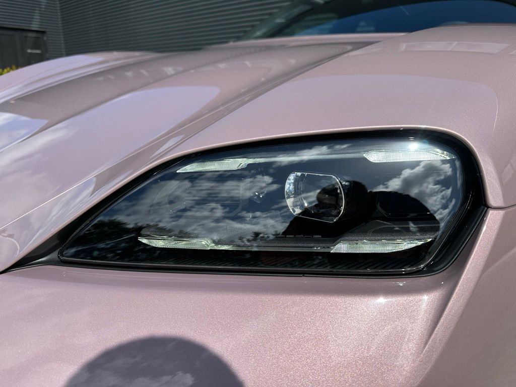 2025 Porsche Taycan  13