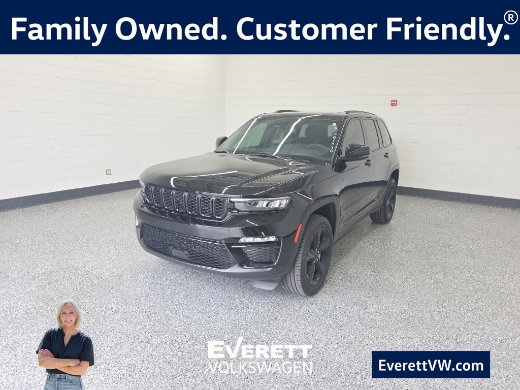 Diamond Black Crystal Pearlcoat 2024 Jeep Grand Cherokee SUV / Crossover Four-Wheel Drive 8-Speed Automatic