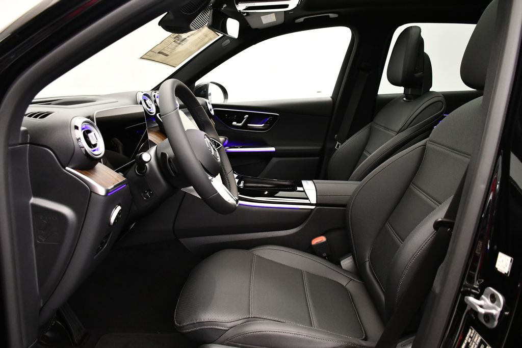 2025 Mercedes-Benz GLC 300 32