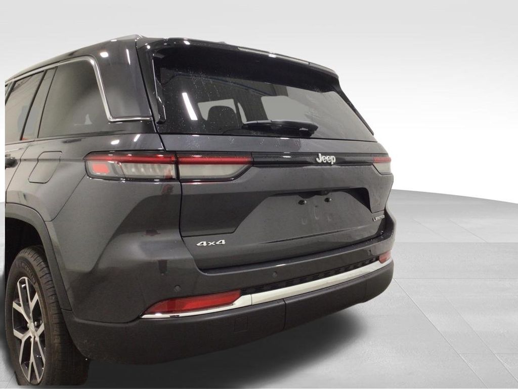 Used 2025 Jeep Grand Cherokee SUV