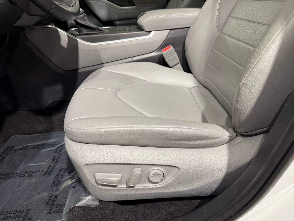 Thumbnail: 2022 Toyota Highlander - 14