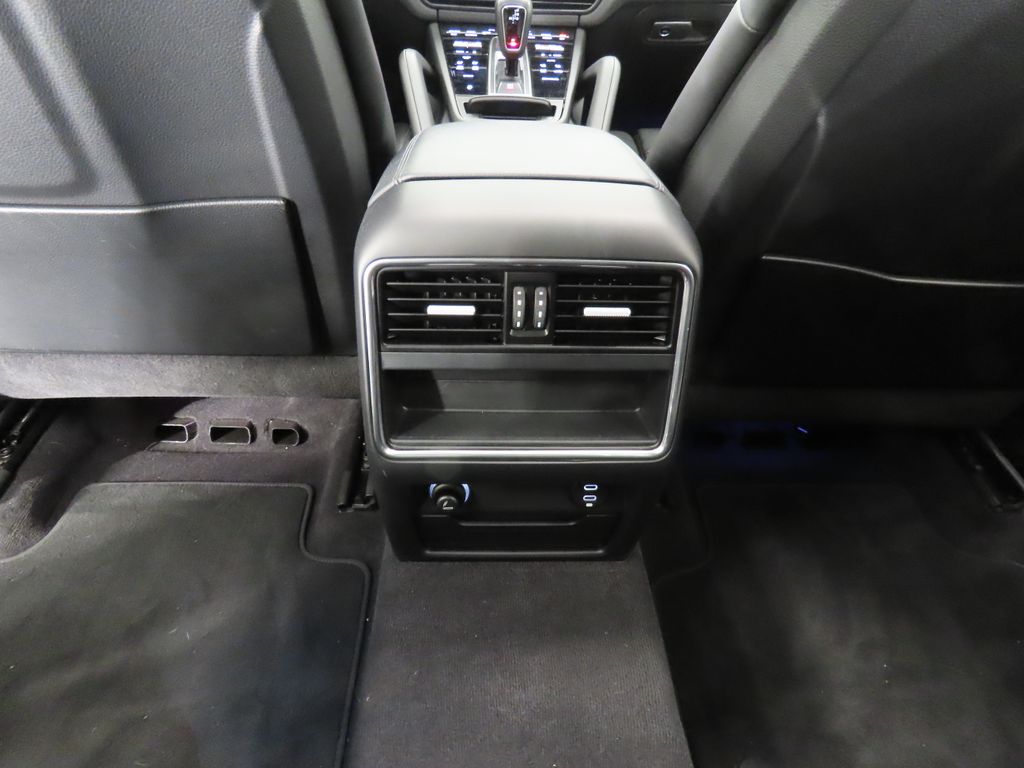 Thumbnail: 2023 Porsche Cayenne - 29