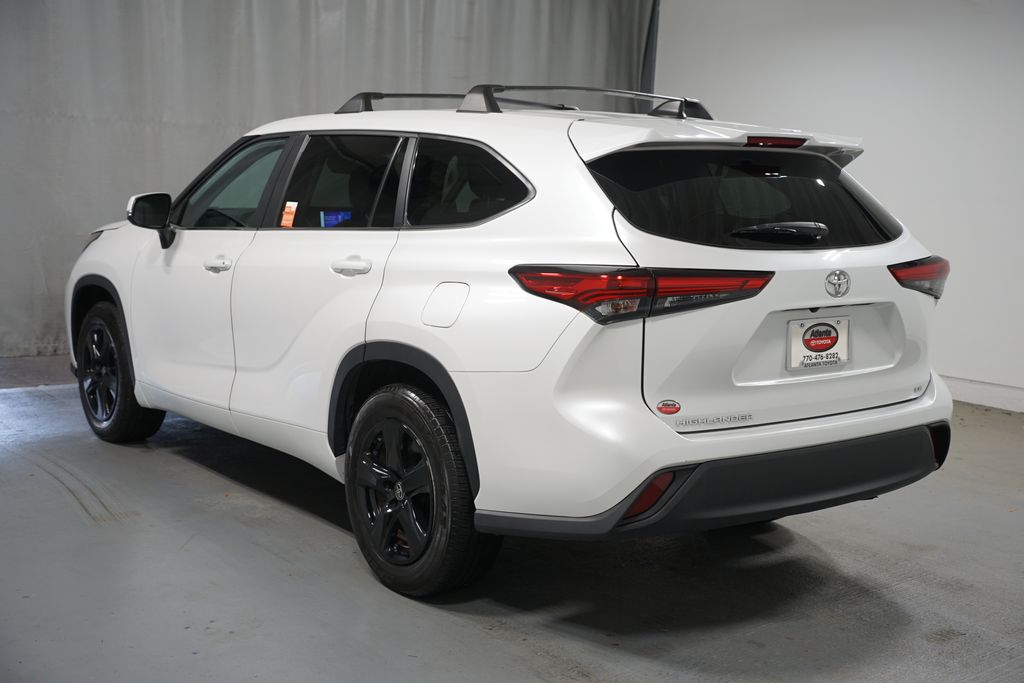 Thumbnail: 2023 Toyota Highlander - 6