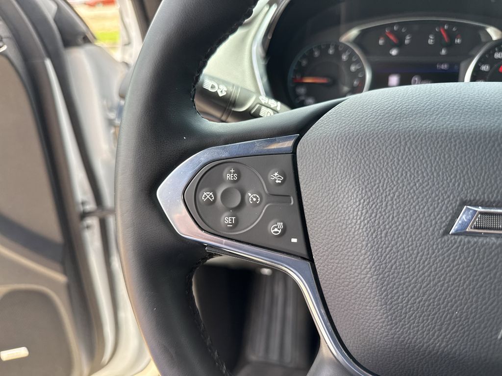 2023 Chevrolet Traverse RS White at Community Kia