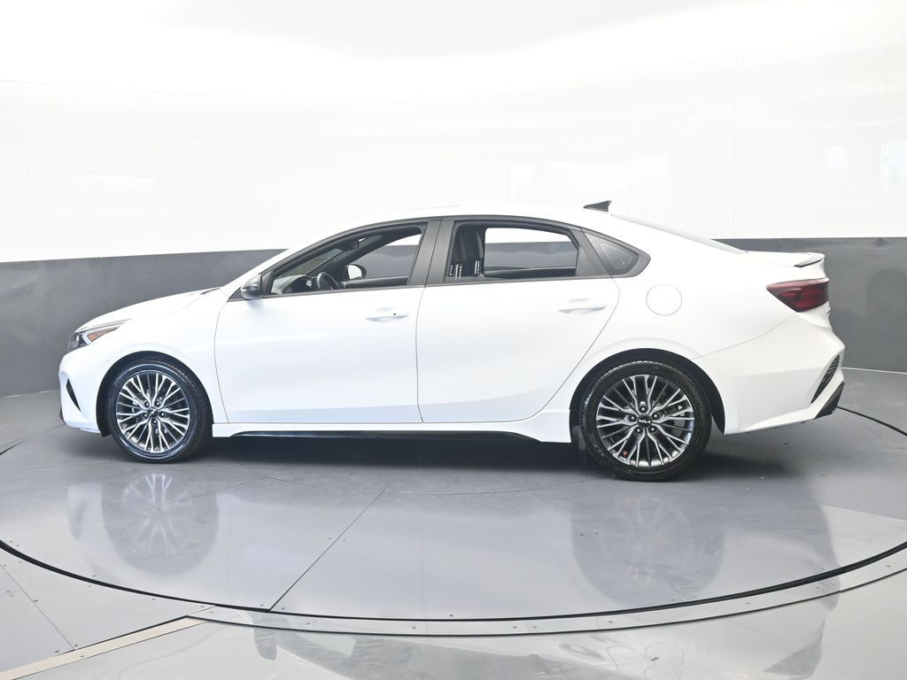 Used 2024 Snow White Pearl Kia GT-Line image 3