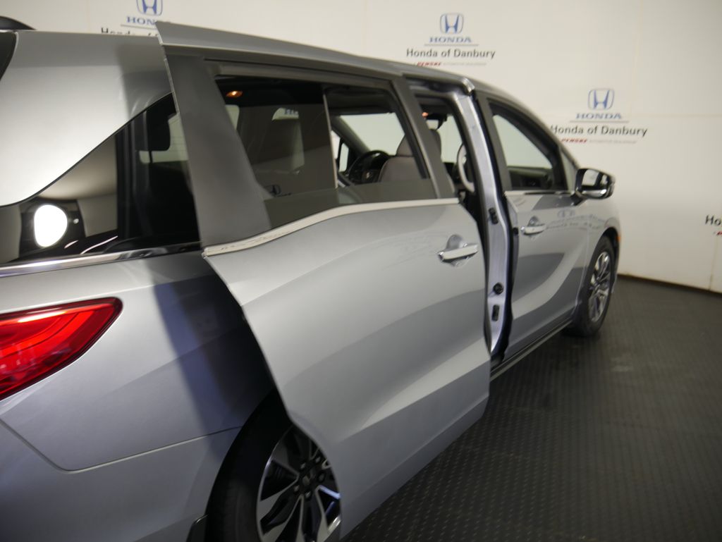 Thumbnail: 2023 Honda Odyssey - 8