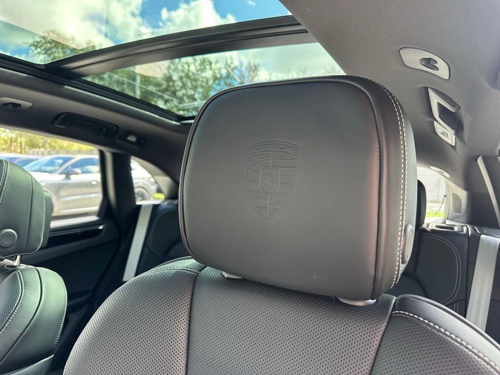 Thumbnail: 2026 Porsche Macan - 25