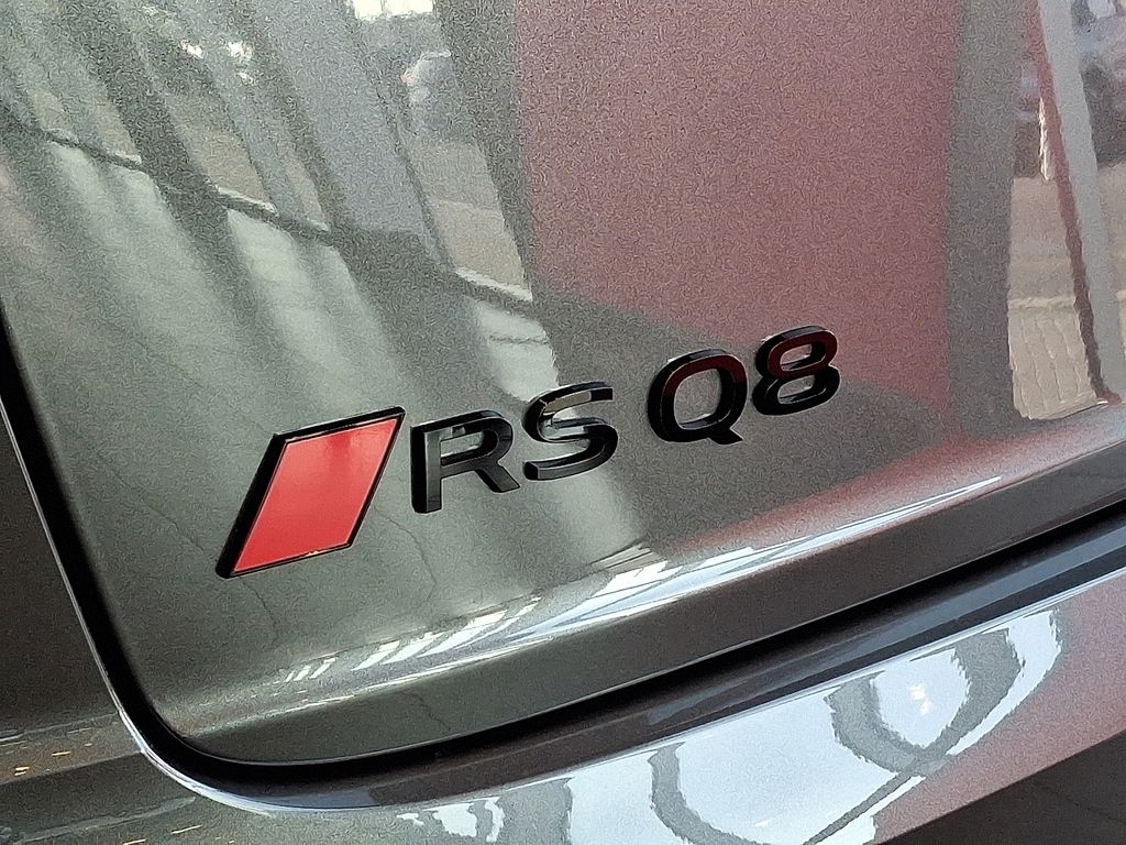 Thumbnail: 2026 Audi RS Q8 - 15
