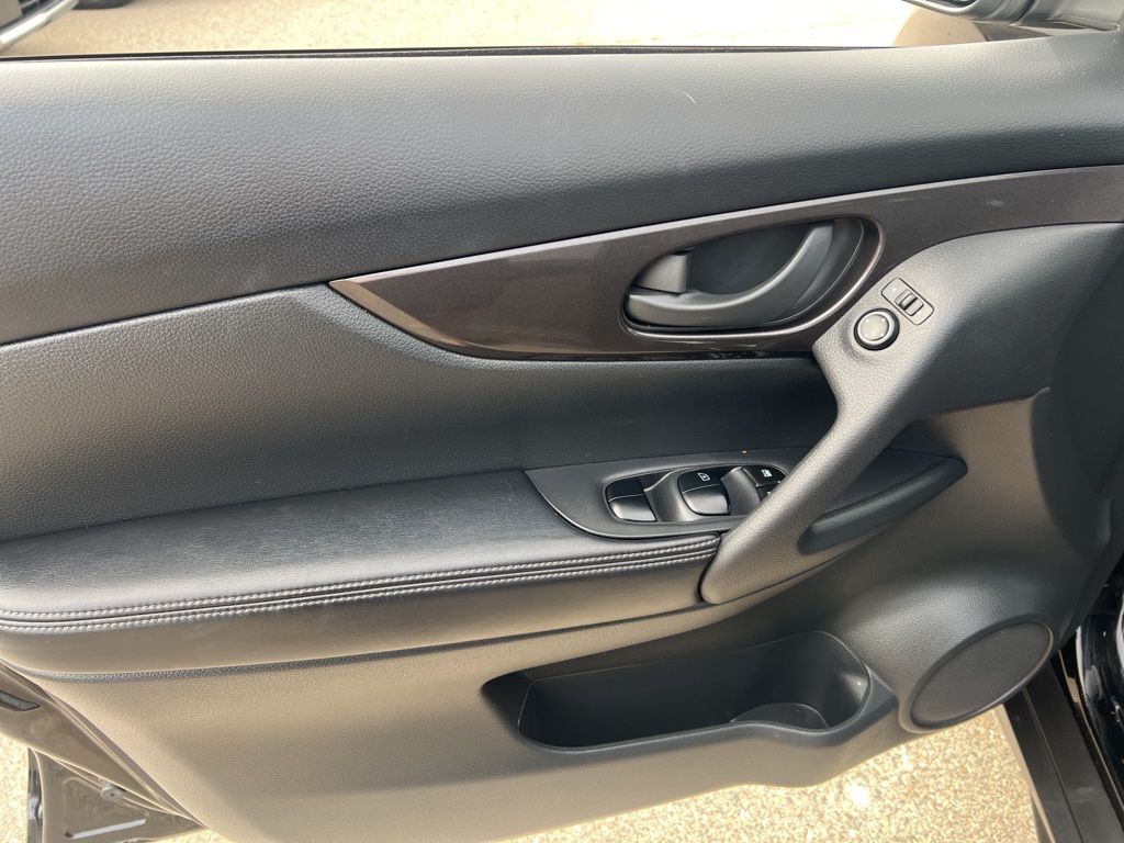 2019 Nissan Rogue S photo