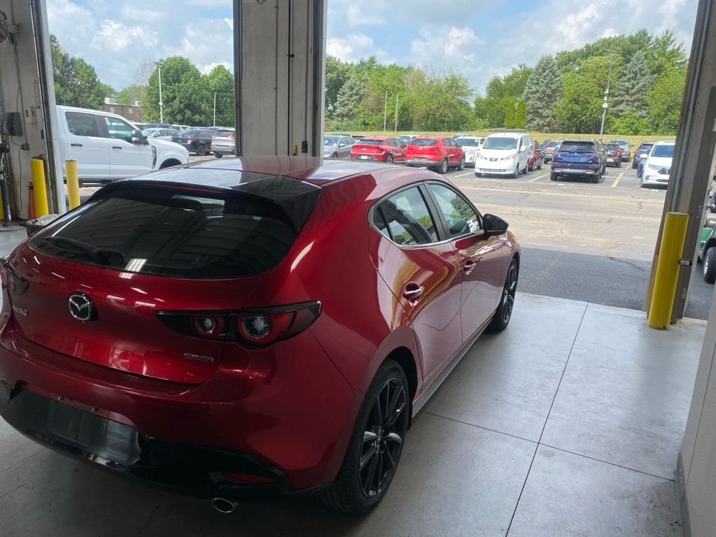 View vehicle photo 4