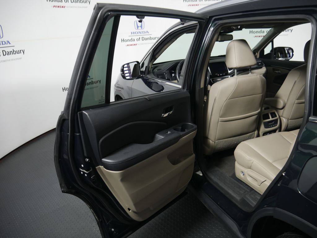 Thumbnail: 2017 Honda Pilot - 9