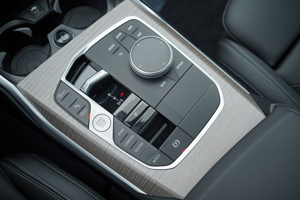 Thumbnail: 2026 BMW 3 Series - 18